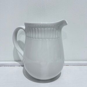 Oneida Ariel White Kitchen‎ Stoneware Pitcher White Ceramic Pitcher 8” Tall